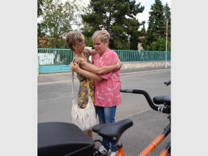 Niki pityeregve beszél Anyuja simizi