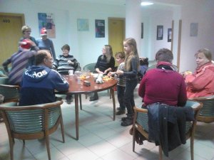 Asztal körül Te is jól látszol